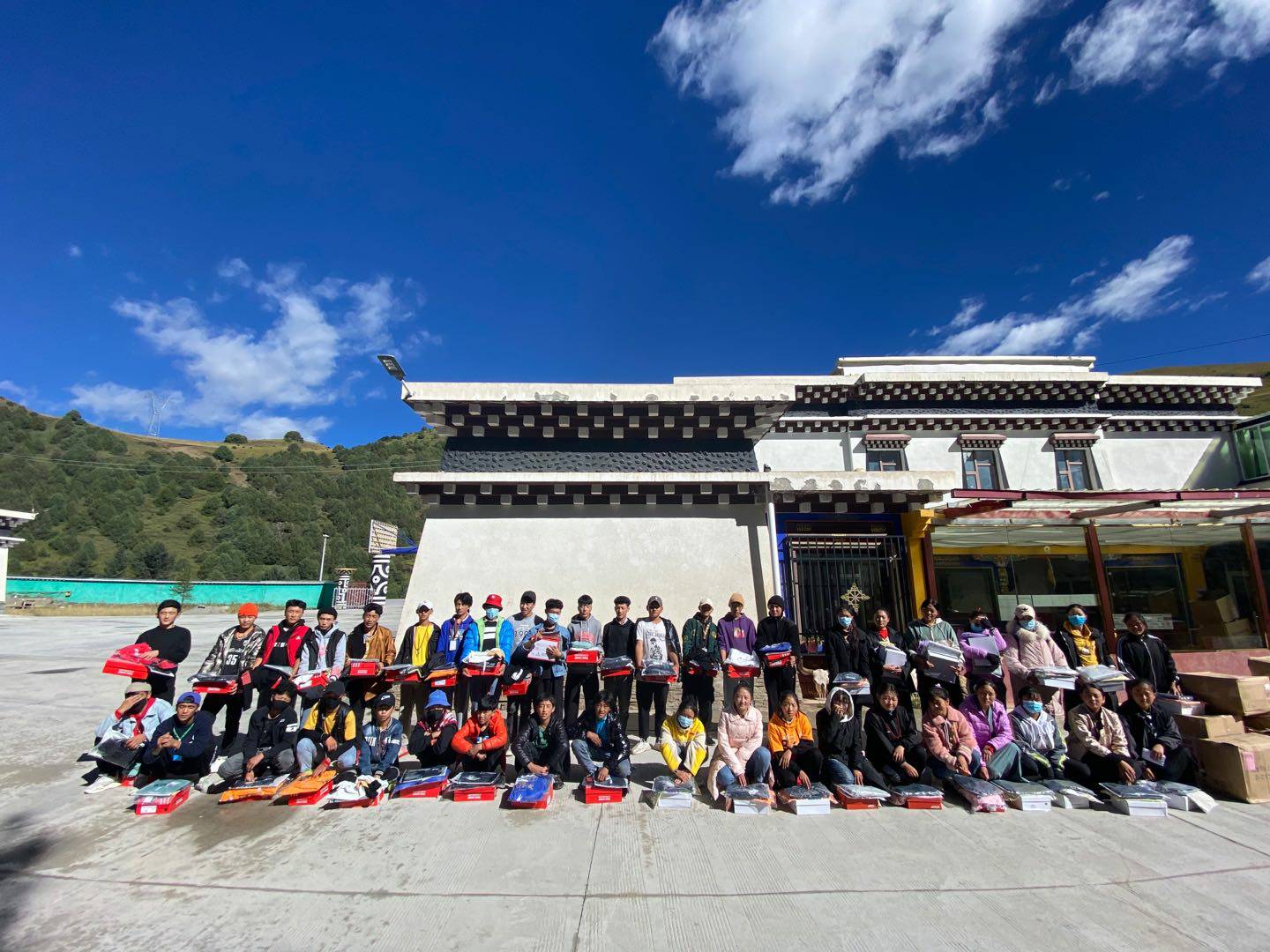 MK·体育-MK(中国)一站式服务官方网站公益回顾丨家国同欢月同圆 温暖满载甘孜州(图8) MK·体育-MK(中国)一站式服务官方网站公益回顾丨家国同欢月同圆 温暖满载甘孜州(图8)